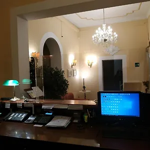 https://del-centro-hotel.sicilyhotelsitaly.net